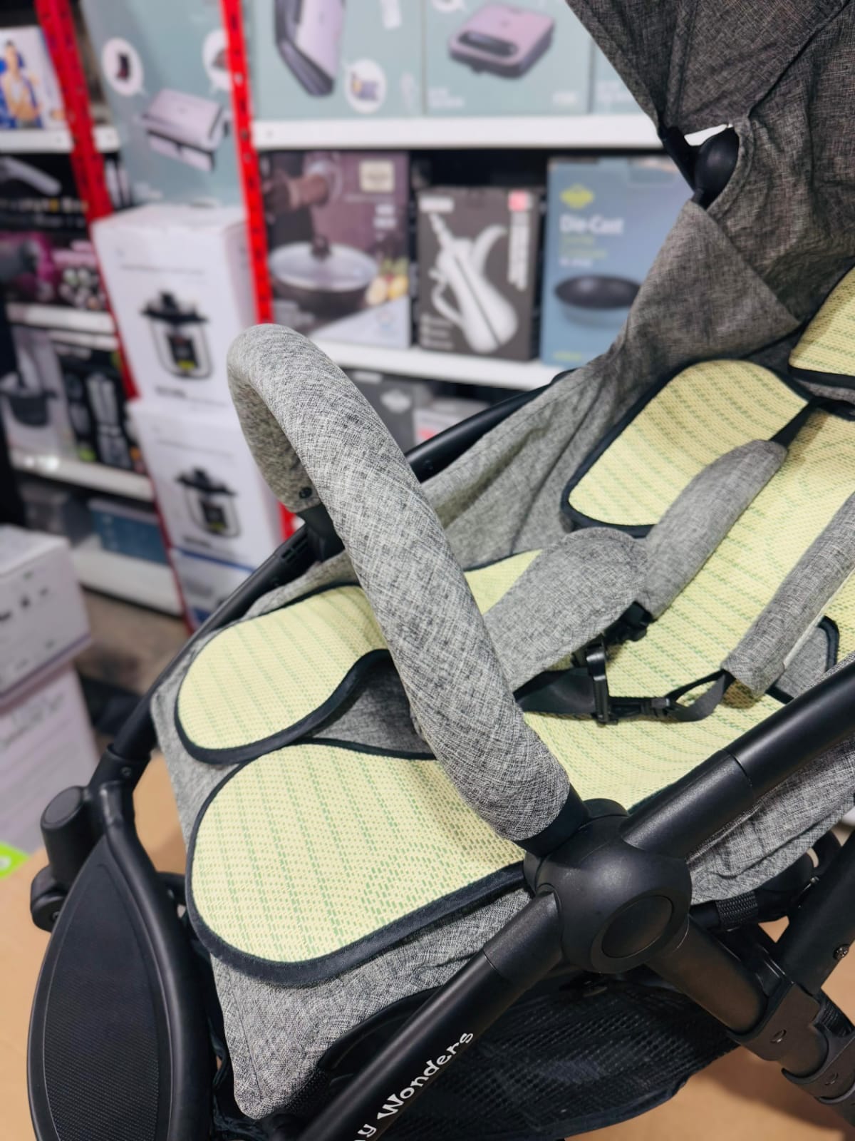 Tiny Wonders Lightweight Stroller with Dual-Brake