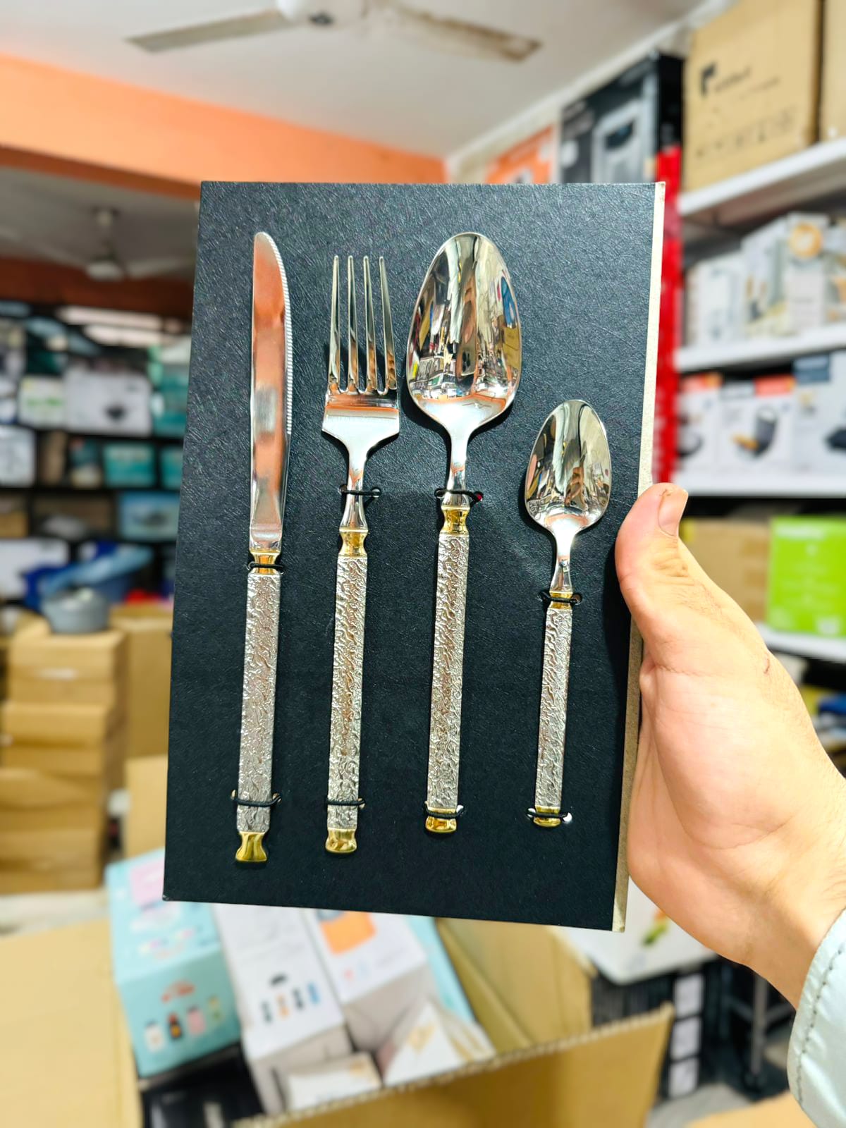 Embossed 2 Types Steel Cutlery Set